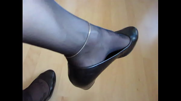 Isabelle-Sanrine wears her well worn “GABOR” office pumps