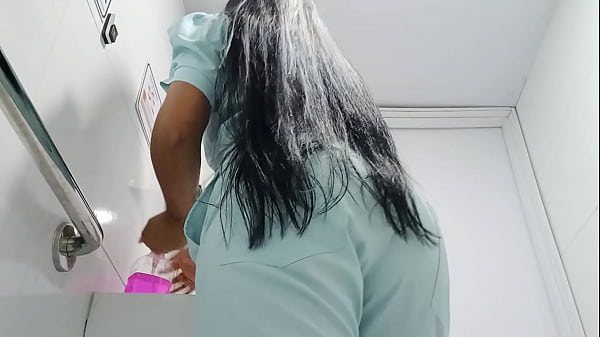 Enfermera grabada por camara amateur (consultorio del doctor )