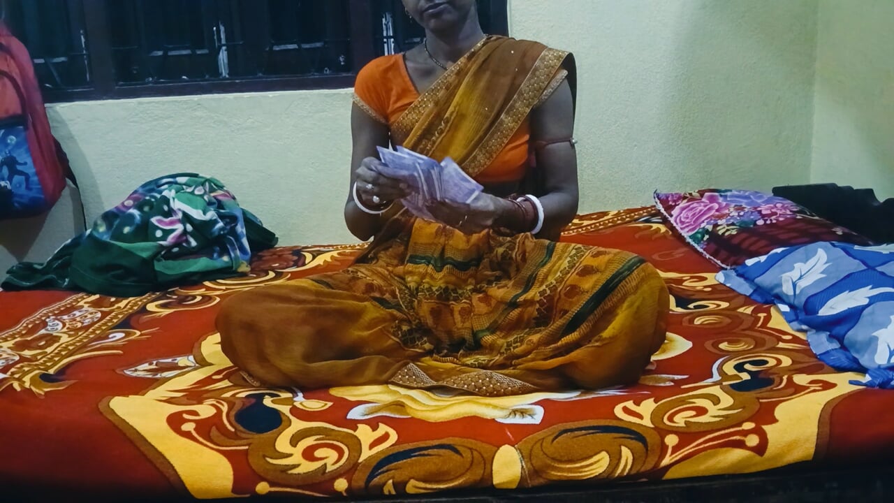 Ganw ki besya bhabhi dhandhe wali apne costumer ke sath sex ka paisha liya