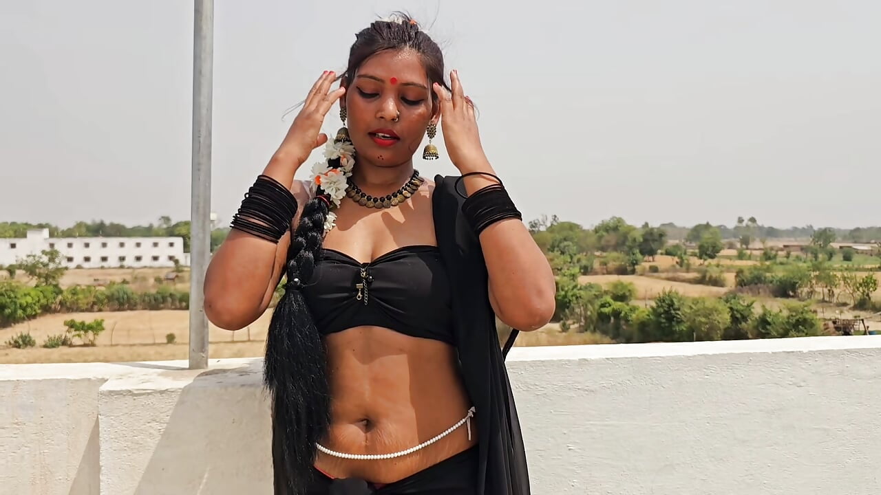 muslim women fun with his cousion navel