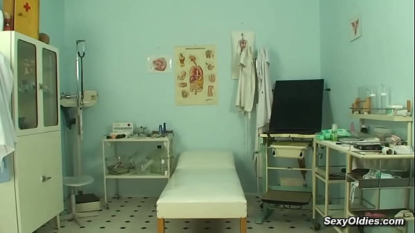 Stunning mom fucking with doctor in the hospital
