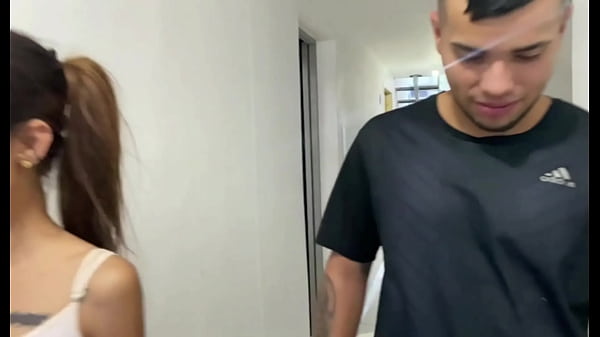 Hermanastra cachonda queda con ganas despues de verse con su novio y termino follandomela en nuestra casa HISTORIA COMPLETA