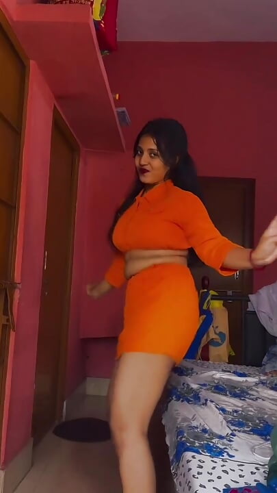 Indian village hot desi girl in the forest viral MMS
