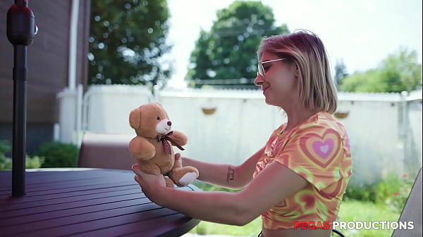 Pegas Productions – La Jeune Victoria Cherry est Fourrée Solide par son Beau-Père